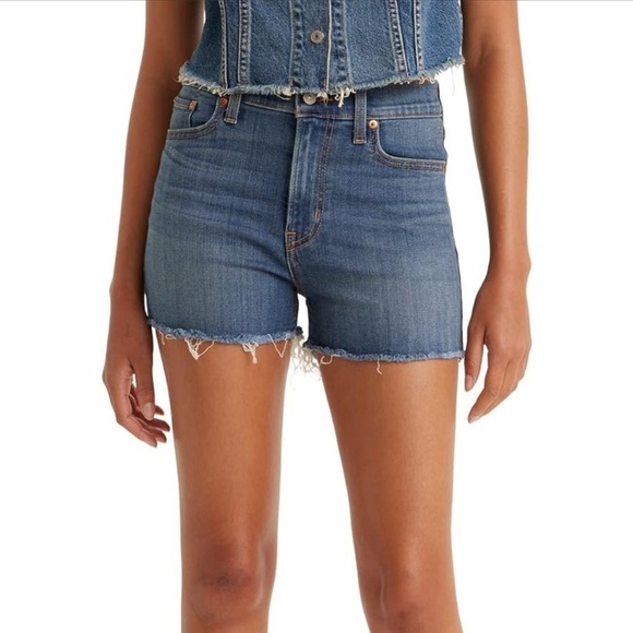 Levi’s Highrise Hypersoft Shorts in Medium Wash Size 28/6 Small - Picture 2 of 13